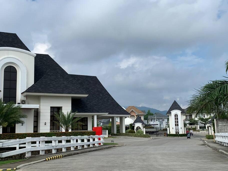 Cozy Home At A Private Subdivision Abucay Exterior photo
